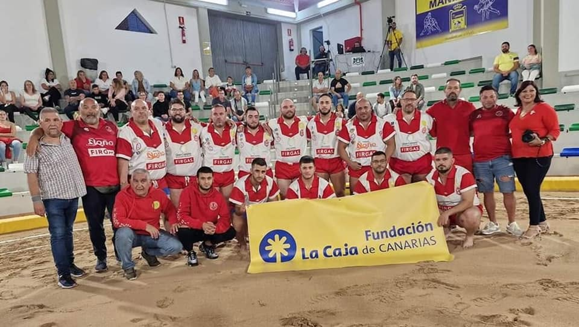 Foto de grupo de Vecinos Unidos en el terrero